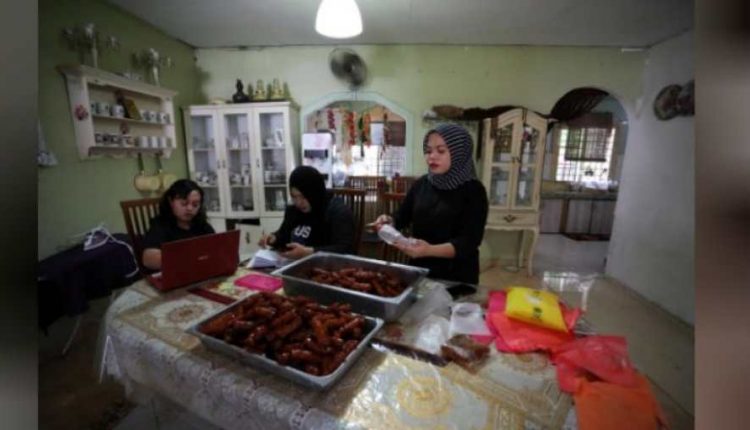 Malaysia’s traditional Ramzan markets go digital amid pandemic
