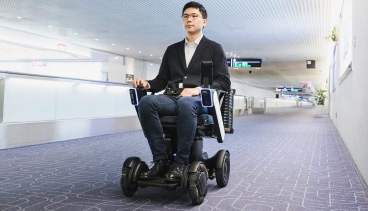 Personal mobility machine needs no help at Tokyo airport