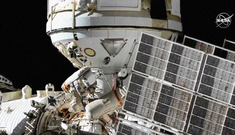 russia robot arm space station