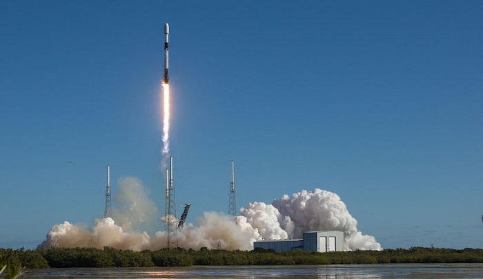 SpaceX’s Falcon 9 rocket lifts off from pad 40 on the Transporter 6 mission